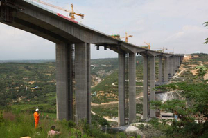 西安至黄陵高速公路